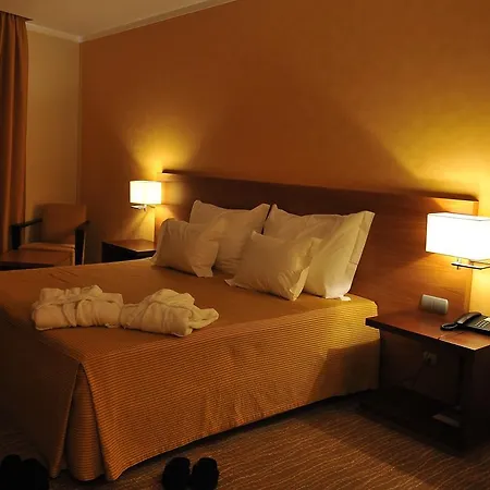 Lusitania Congress & 4*