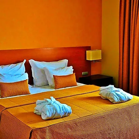 Lusitania Congress & 4*