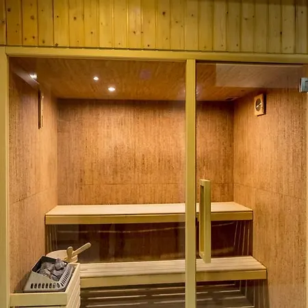 Lusitania Congress & 4*