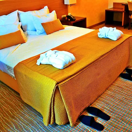 Lusitania Congress & 4*