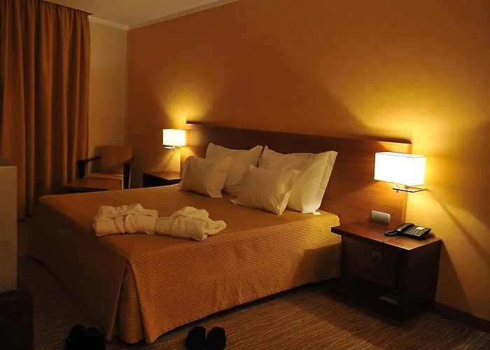 Lusitania Congress & 4*