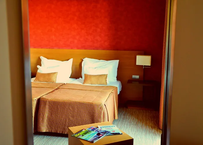 Lusitania Congress & 4*