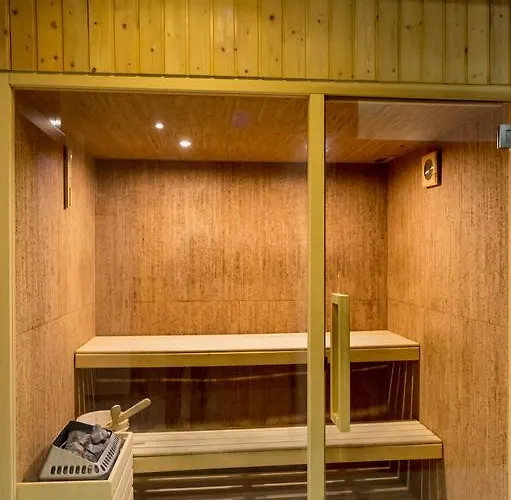 Lusitania Congress & 4*